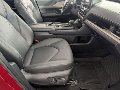Used 2025 Toyota Grand Highlander FWD image 34