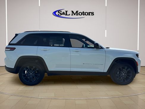 New 2026 Jeep Grand Cherokee Limited AWD/4WD image 11
