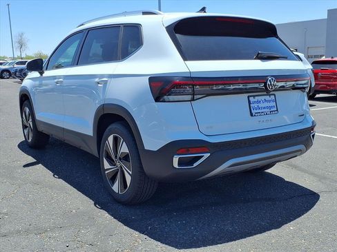 New 2025 Volkswagen Taos SE image 3