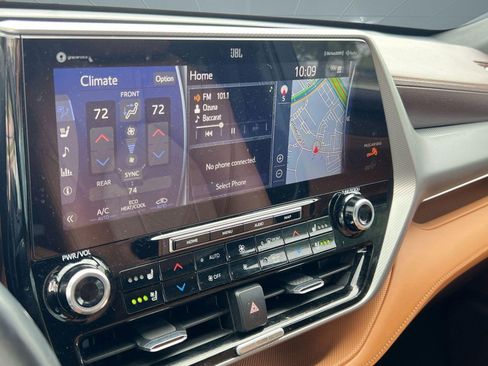 Used 2021 Toyota Highlander Platinum image 24
