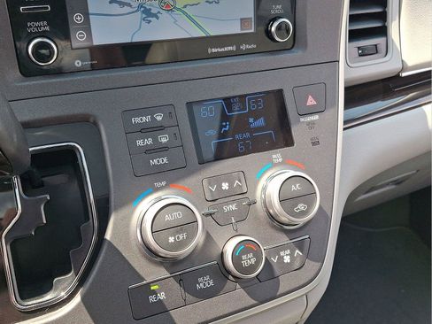 Used 2020 Toyota Sienna XLE Premium w/ Carpet Mat Package FWD image 15