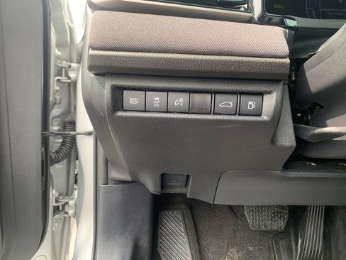 Used 2025 Toyota Camry LE FWD image 31