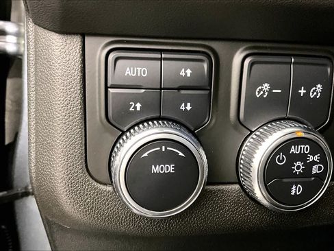 Used 2022 GMC Yukon AT4 AWD/4WD image 35