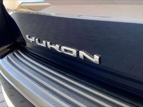 Used 2023 GMC Yukon XL Denali w/ Denali Reserve Package image 32