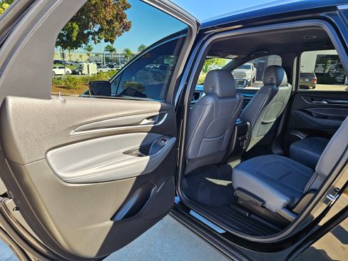 Used 2023 Buick Enclave Essence image 14