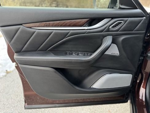 Used 2020 Maserati Levante GranLusso image 8