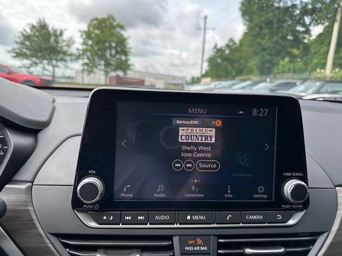 Used 2025 Nissan Altima 2.5 SV FWD image 12