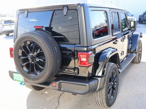 Used 2023 Jeep Wrangler Unlimited Sahara w/ Cold Weather Group image 5