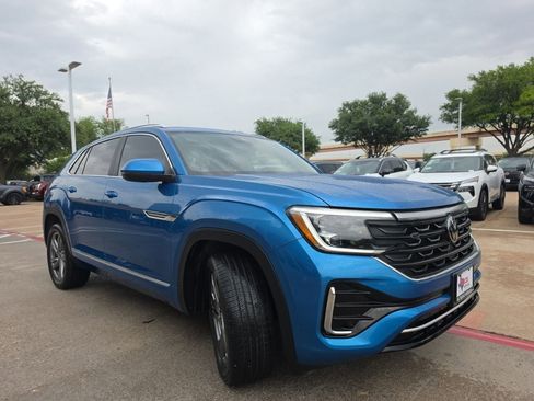 Used 2024 Volkswagen Atlas Cross Sport SEL R-Line AWD/4WD image 4