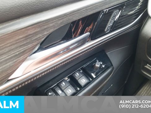 Used 2023 Jeep Wagoneer L Series II image 32