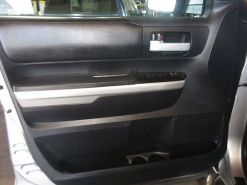 Used 2016 Toyota Tundra SR5 w/ TRD Off Road Package image 20