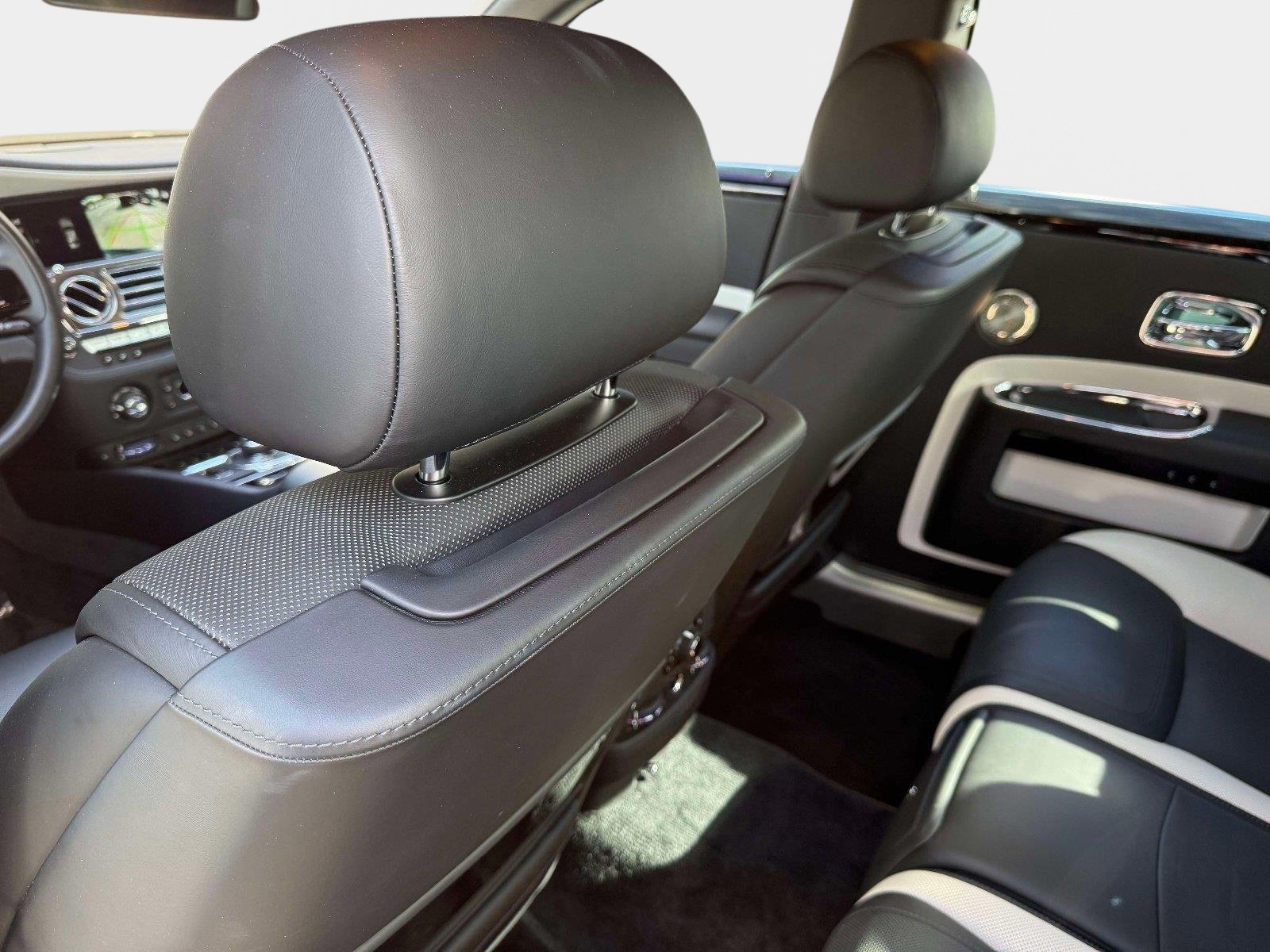 Used 2020 Rolls-Royce Ghost RWD image 29