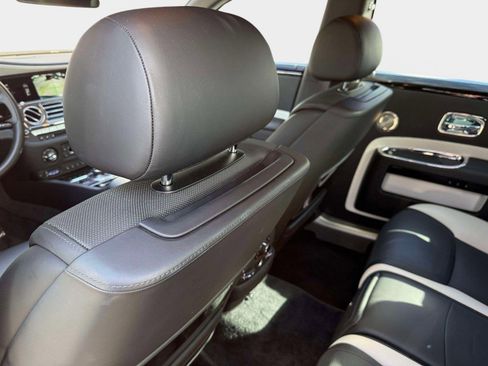 Used 2020 Rolls-Royce Ghost RWD image 29
