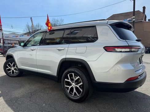 Used 2024 Jeep Grand Cherokee L Limited w/ Luxury Tech Group II image 3