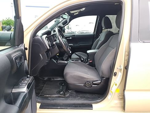 Used 2019 Toyota Tacoma TRD Off-Road AWD/4WD image 12