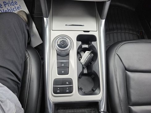Used 2022 Ford Explorer XLT w/ Equipment Group 202A image 24