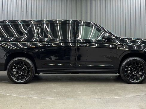Used 2026 GMC Yukon XL Denali w/ Sun & Power Step Package AWD/4WD image 6