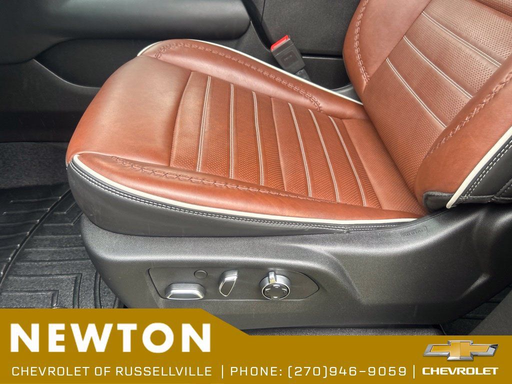 Used 2024 GMC Yukon XL Denali Ultimate AWD/4WD image 6