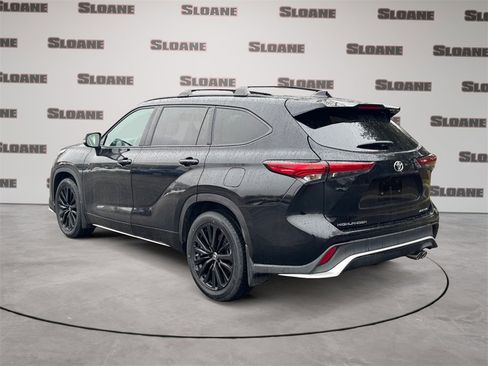 Used 2023 Toyota Highlander XSE image 3