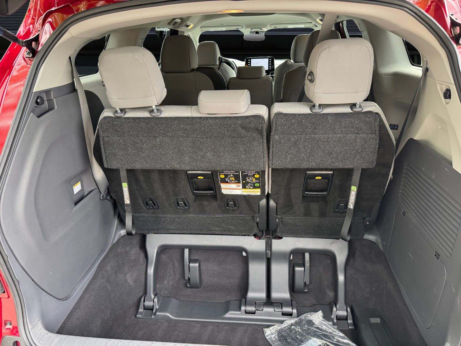 Used 2024 Toyota Sienna LE FWD image 10