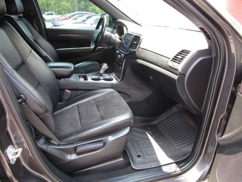 Used 2020 Jeep Grand Cherokee Altitude AWD/4WD image 30