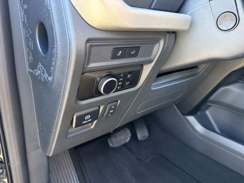 Used 2024 Ford Expedition Max XLT image 23