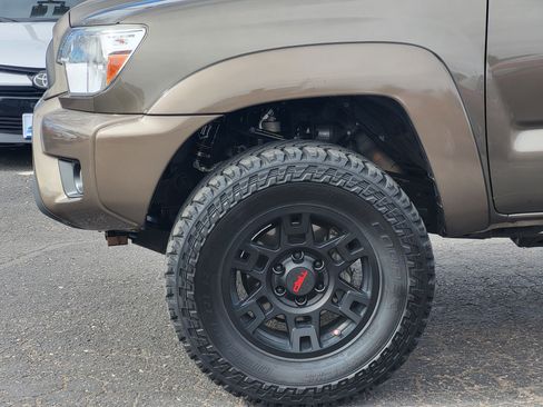 Used 2013 Toyota Tacoma 4x4 Double Cab w/ TRD Sport Pkg image 9