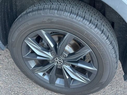 Used 2022 Volkswagen Tiguan SE image 6
