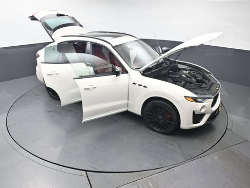 Used 2021 Maserati Levante AWD/4WD image 48