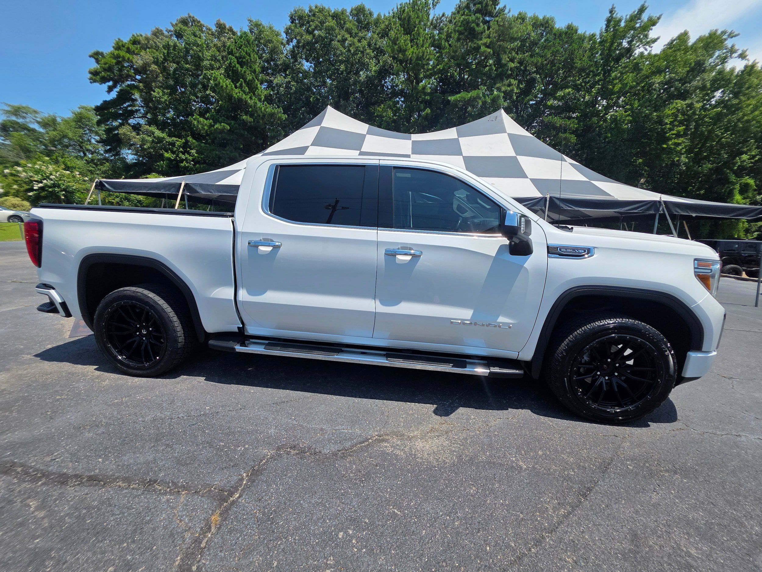 Used 2021 GMC Sierra 1500 Denali w/ Technology Package AWD/4WD image 4