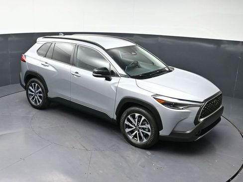 Used 2025 Toyota Corolla Cross XLE FWD image 24