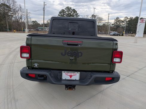 Certified 2021 Jeep Gladiator Willys image 6