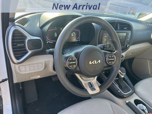 Used 2025 Kia Soul LX w/ LX Technology Package image 11