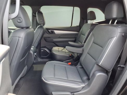 Used 2025 Buick Enclave Preferred AWD/4WD image 5