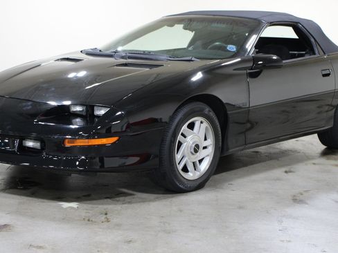 Used 1995 Chevrolet Camaro Z28 RWD image 22