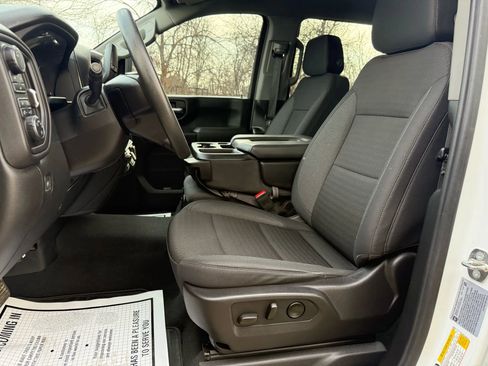 Used 2024 Chevrolet Silverado 2500 Custom w/ Custom Value Package image 18