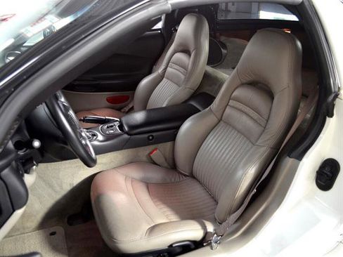 Used 2004 Chevrolet Corvette Coupe w/ Preferred Equipment Group image 11