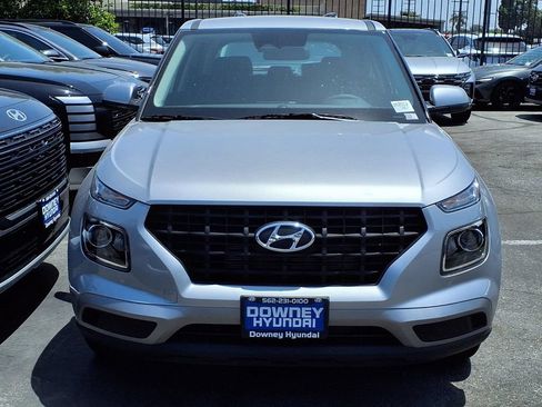 New 2026 Hyundai Venue SE FWD image 2