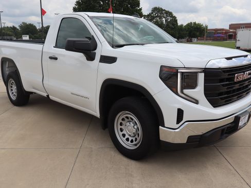 Used 2024 GMC Sierra 1500 Pro w/ Convenience Package RWD image 4