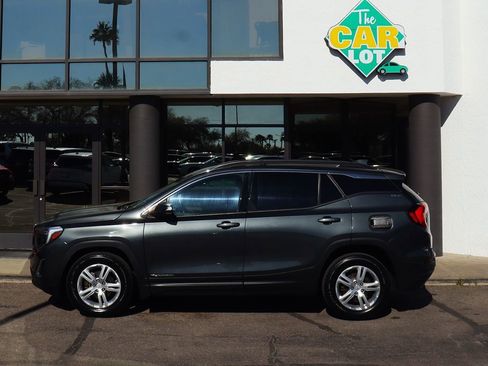 Used 2018 GMC Terrain SLE w/ Driver Convenience Package image 8