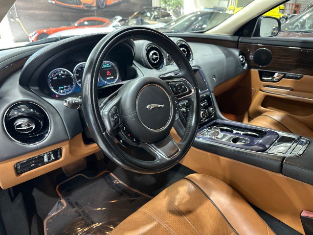 Used 2011 Jaguar XJ L RWD image 3