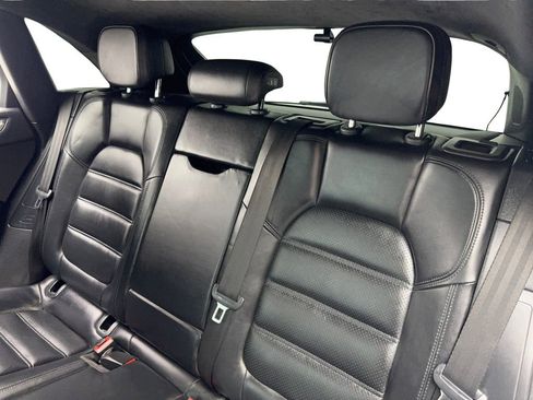 Used 2015 Porsche Macan Turbo image 33