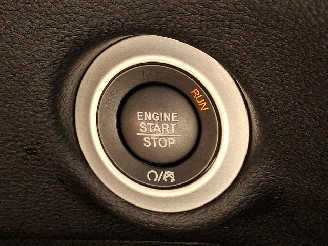 Used 2025 Chrysler Pacifica Limited FWD image 23