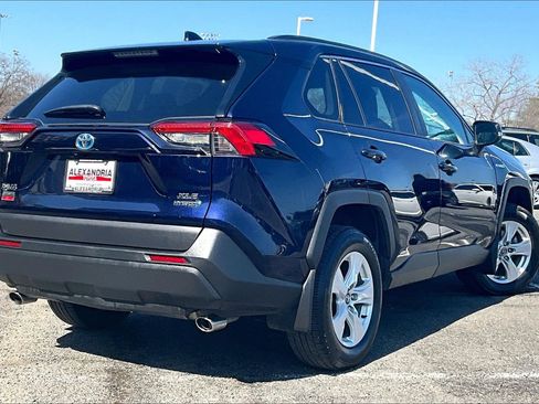 Used 2021 Toyota RAV4 XLE w/ XLE Grade Weather Package image 12