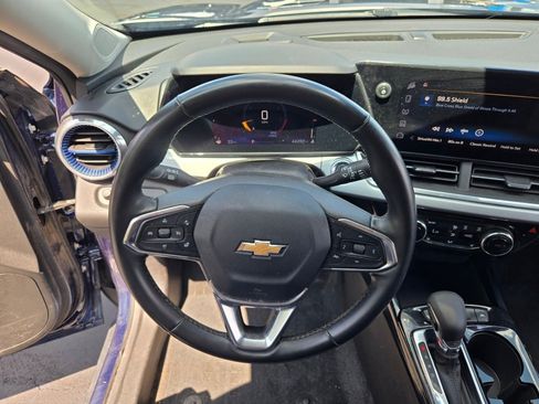 Used 2024 Chevrolet Trax LT w/ Driver Confidence Package FWD image 27