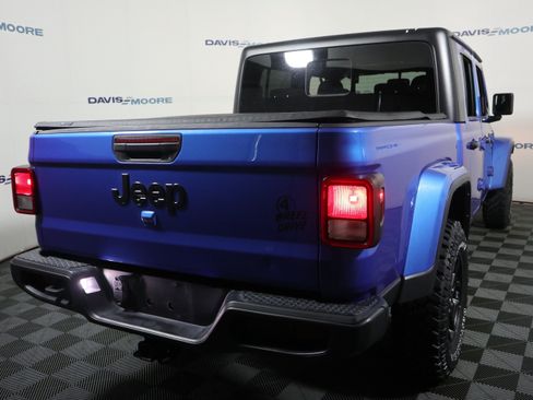 Used 2022 Jeep Gladiator Sport AWD/4WD image 6