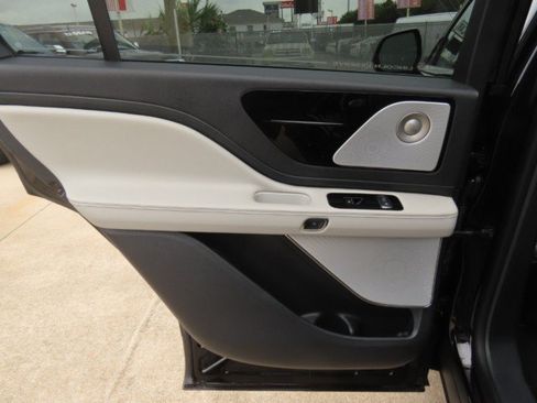 Used 2026 Lincoln Aviator Reserve AWD/4WD image 18