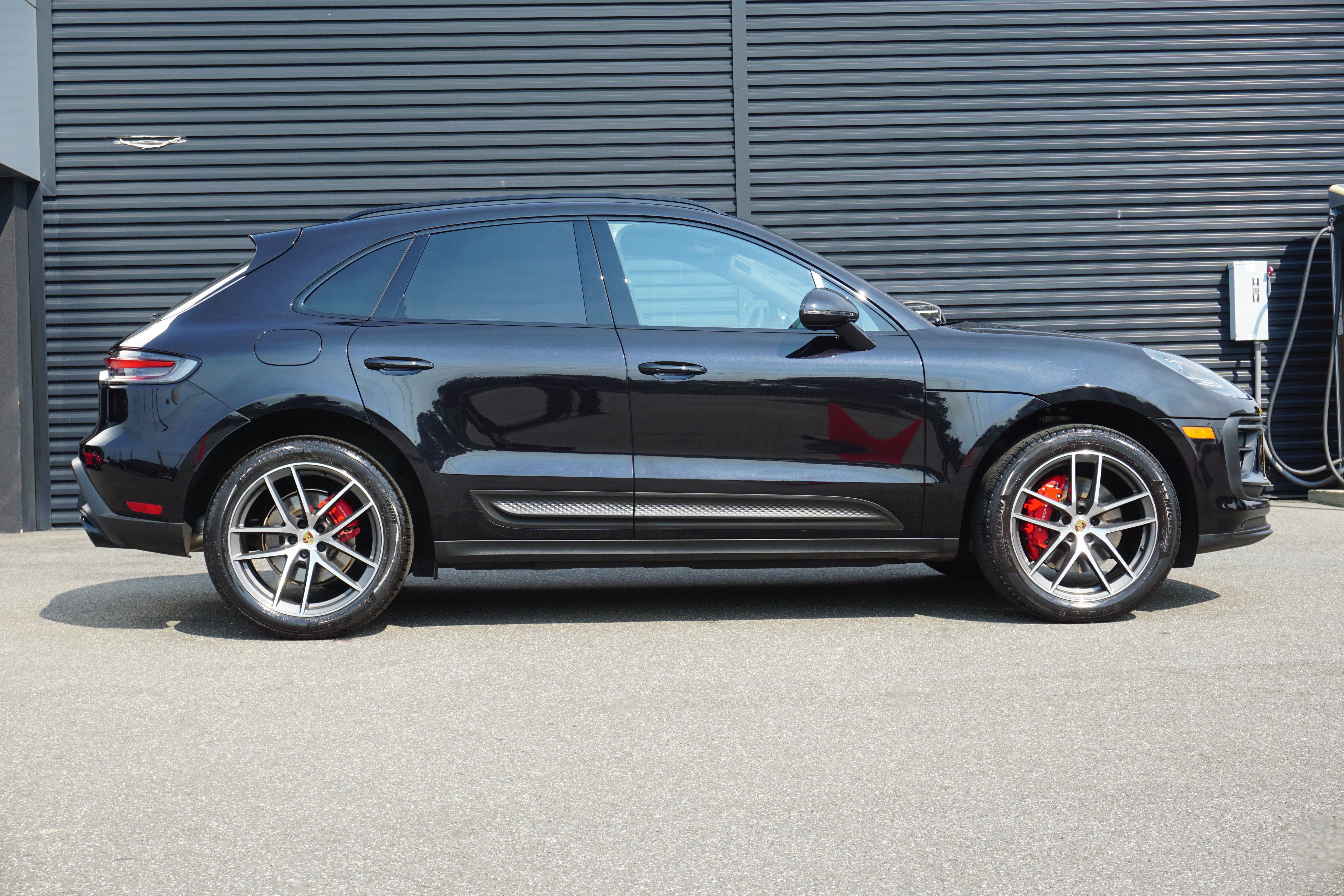 Certified 2023 Porsche Macan S AWD/4WD image 9