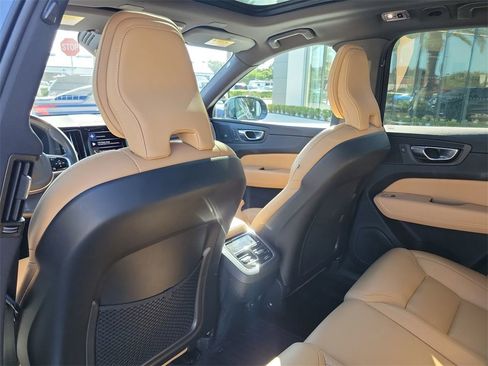 Used 2021 Volvo XC60 T5 Inscription w/ Protection Package Premier image 17