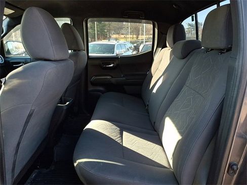 Used 2019 Toyota Tacoma TRD Off-Road image 10